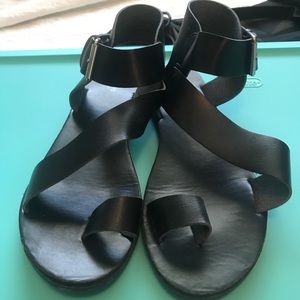 black sandals size 11